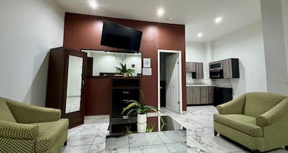 La frontera suites motel