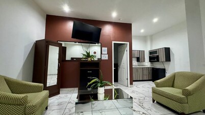 La frontera suites motel