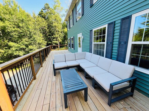 Acadia Retreat:18 Miles to Acadia NP!Secluded, Pet Friendly, Spacious.