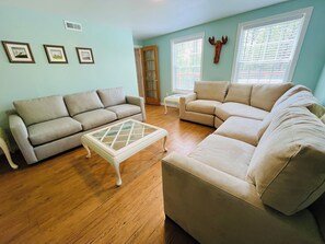 Smart TV, books - Acadia Retreat:18 Miles to Acadia NP!Secluded, Pet Friendly, Spacious. (Ellsworth)