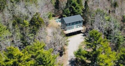 Acadia Retreat:18 Miles to Acadia NP!Secluded, Pet Friendly, Spacious.