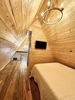 2 bedrooms, desk, WiFi, bed sheets - New Modern A-Frame Near Mammoth Cave National Park with Nolin Lake Views! (Cub Run)