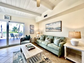 Smart TV, books - DISCOUNT! Beautiful Home, Dock, Cabana Club Membership, Pool, Beach! (Key Colony Beach)