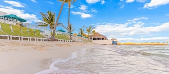 DISCOUNT! Beautiful Home, Dock, Cabana Club Membership, Pool, Beach!