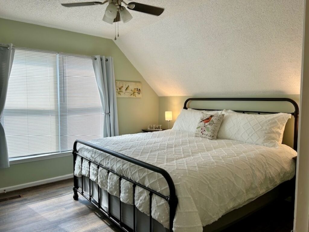 2 bedrooms, desk, iron/ironing board, travel crib