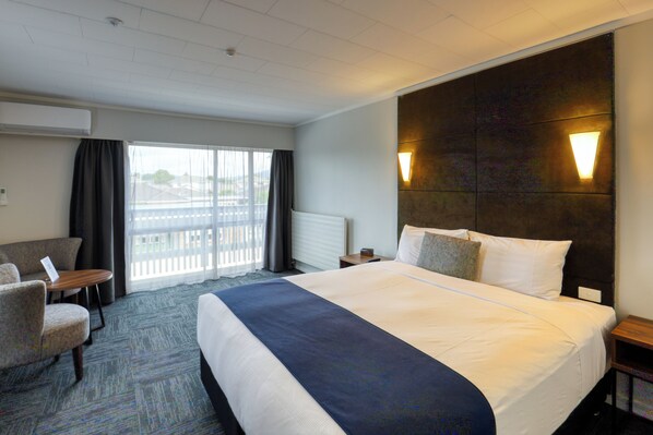 غرفة سوبيريور - سرير ملكي | مكتب وواي فاي مجانًا وملاءات أسرّة