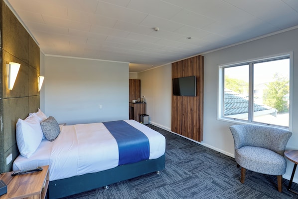 Desk, free WiFi, bed sheets