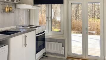 KylskÄp, spishÀll, diskmaskin och kaffe- och tebryggare