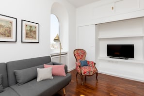 Smart TV, computer monitors - Penthouse with Terrace, Pantheon and 360° City views!! Walk to all attractions (Roma)