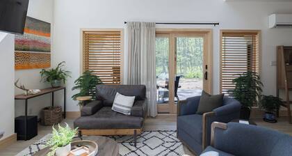 Mountain Modern Home on Lake Everest! Only 3 miles to Whiteface!