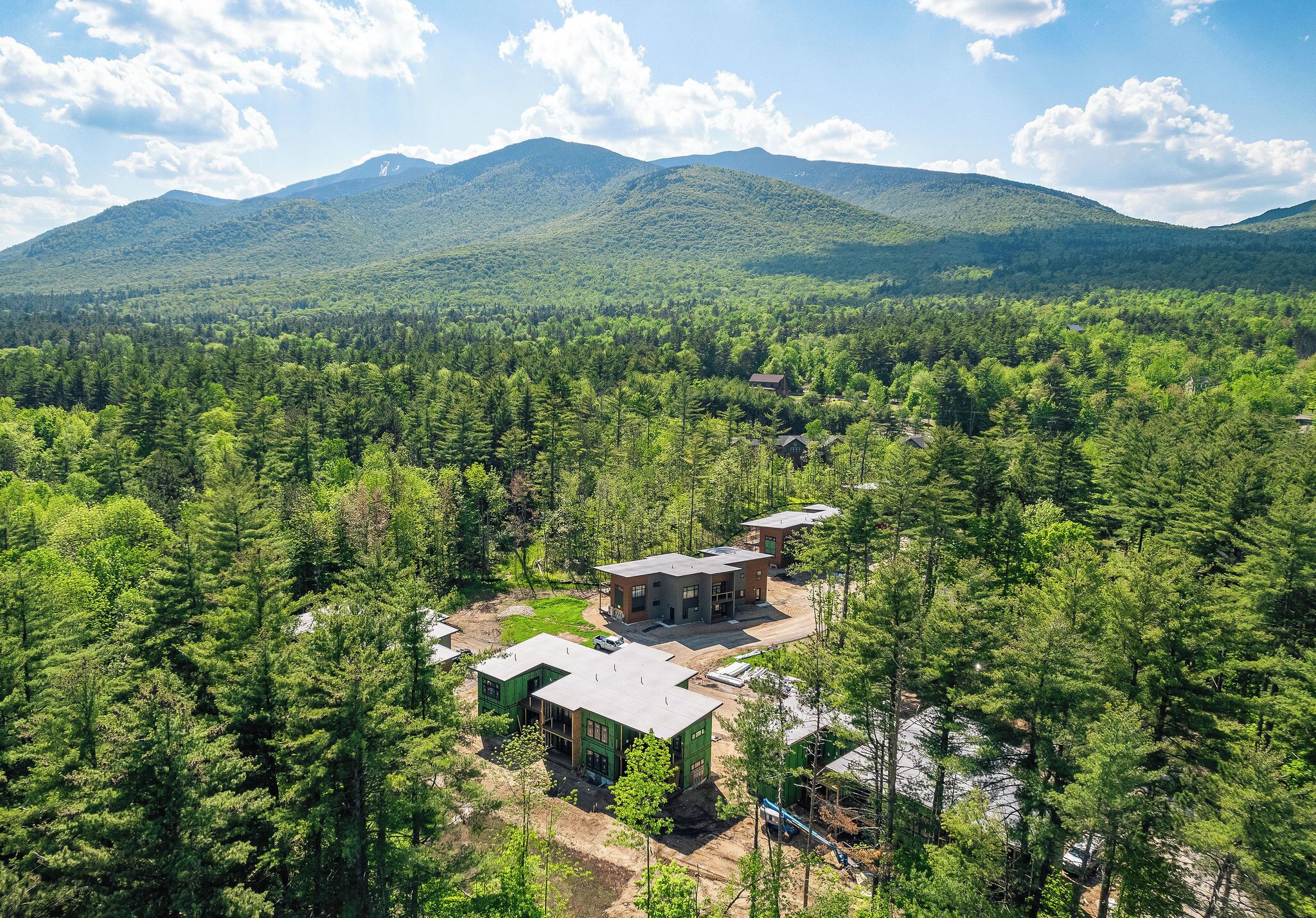 Mountain Modern Home on Lake Everest!  Only 3 miles to Whiteface!