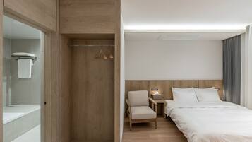 Deluxe Double Room B | Premium bedding, down comforters, free minibar, desk