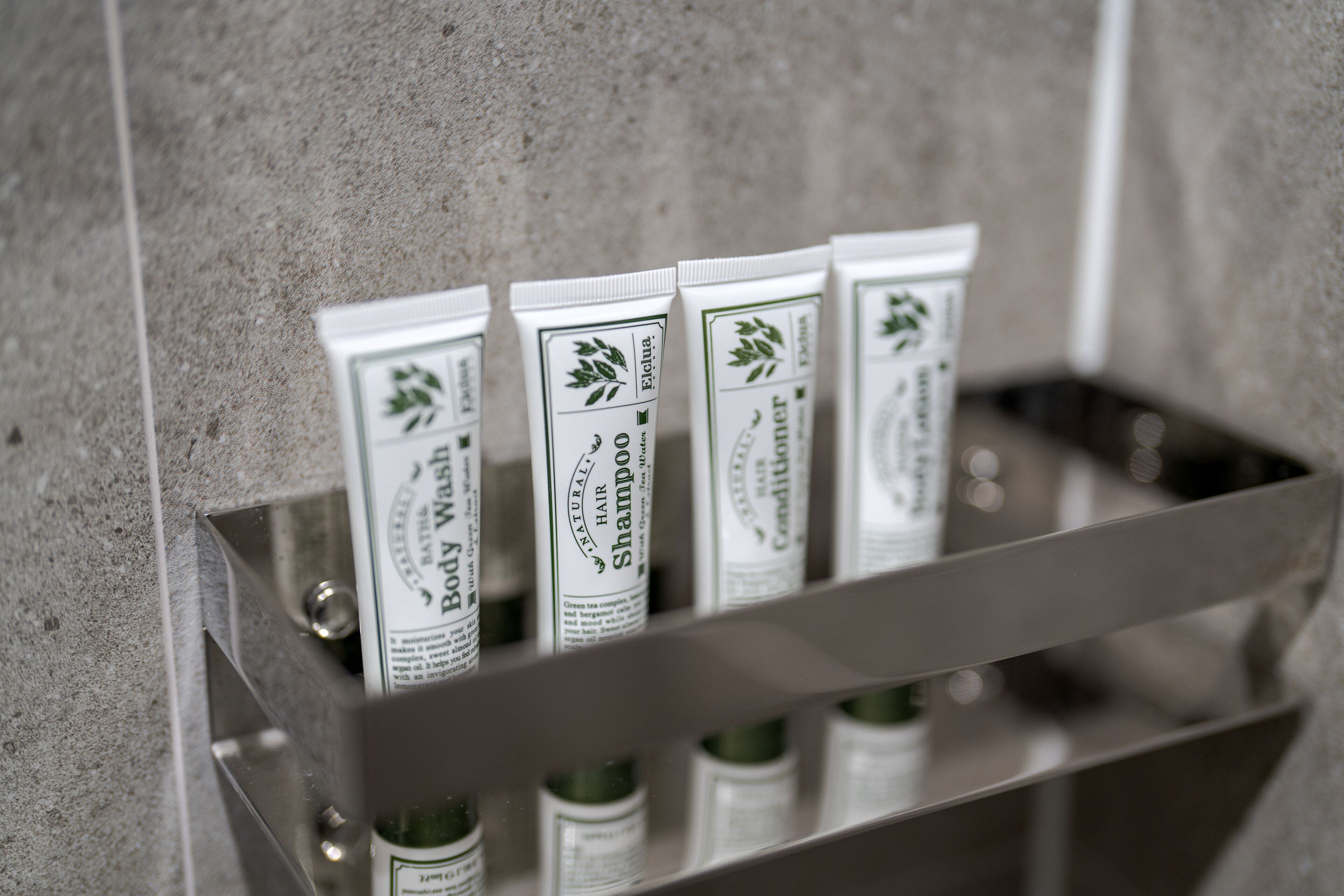 Shower, hair dryer, bathrobes, slippers