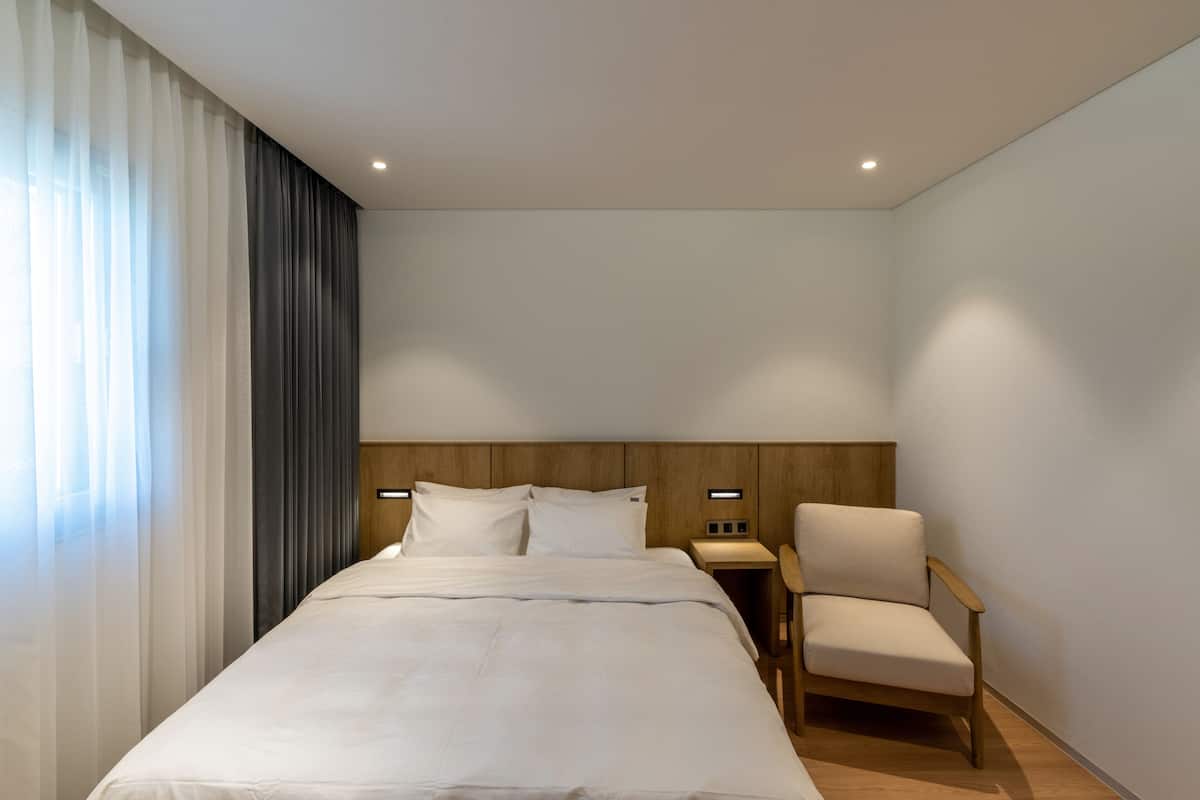 Premium bedding, down duvets, desk, laptop workspace