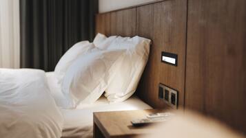 Habitación doble estándar, 1 cama Queen size | Ropa de cama de alta calidad, edredón y artículos del minibar gratis