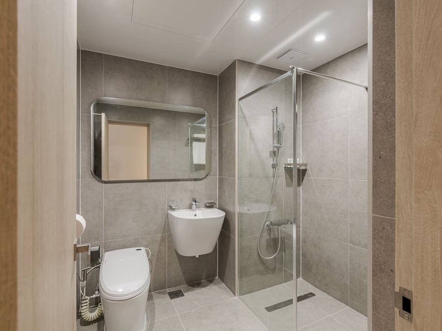 Standard Double Room, 1 Queen Bed A | Bathroom | Hair dryer, bathrobes, slippers, bidet