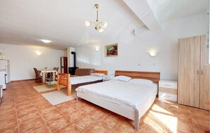 واي فاي مجانًا وملاءات أسرّة