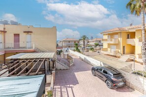 Property grounds - Brezza di Mare - Marina di Ragusa Apt with Parking (Marina di Ragusa)