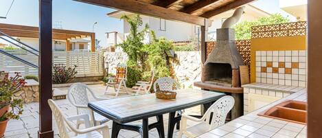 تناول الطعام بالخارج