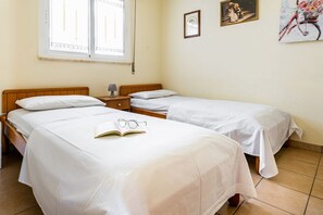 3 chambres, fer et planche à repasser, accès Internet, draps fournis