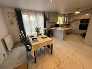 Dining - Maison Proche Paris Quartier Parc de Tremblay Champigny-sur-marne (Champigny-sur-Marne)