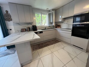 Private kitchen - Maison Proche Paris Quartier Parc de Tremblay Champigny-sur-marne (Champigny-sur-Marne)