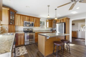 Refrigerador, microondas, horno, placa de cocina