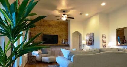 Want to Get Away? Come "Seas the Bay!" in beautiful and tranquil Port Alto.