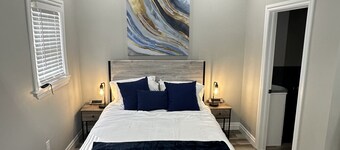 Pet friendly home; adjustable beds; near shopping and restaurants 