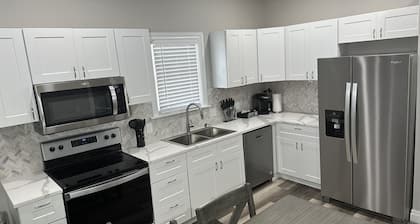 Pet friendly home; adjustable beds; near shopping and restaurants