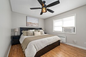 3 bedrooms, WiFi, wheelchair access - Barefoot Beach on Pigeon Lake  (Bobcaygeon)