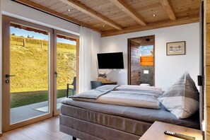 3 bedrooms, iron/ironing board, free WiFi, bed sheets - Apartment 'Chalet Roderer' with Mountain View, Private Terrace and Wi-Fi (Laion)