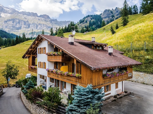 Apartment 'Appartamento Sass Bece' with Private Garden and Wi-Fi