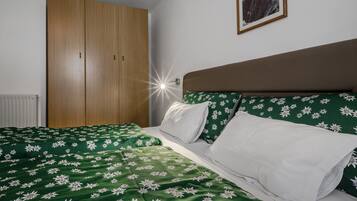 1 bedroom, free WiFi, bed sheets