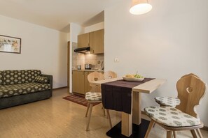 Dining - Apartment 'Bilocale Pizac' with Wi-Fi (Arabba)