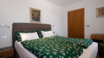 1 bedroom, free WiFi, bed sheets