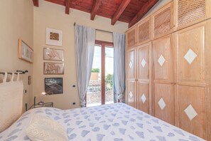 2 chambres, fer et planche Ă repasser, draps fournis