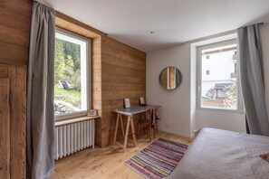 5 habitaciones, tabla de planchar con plancha y wifi gratis 