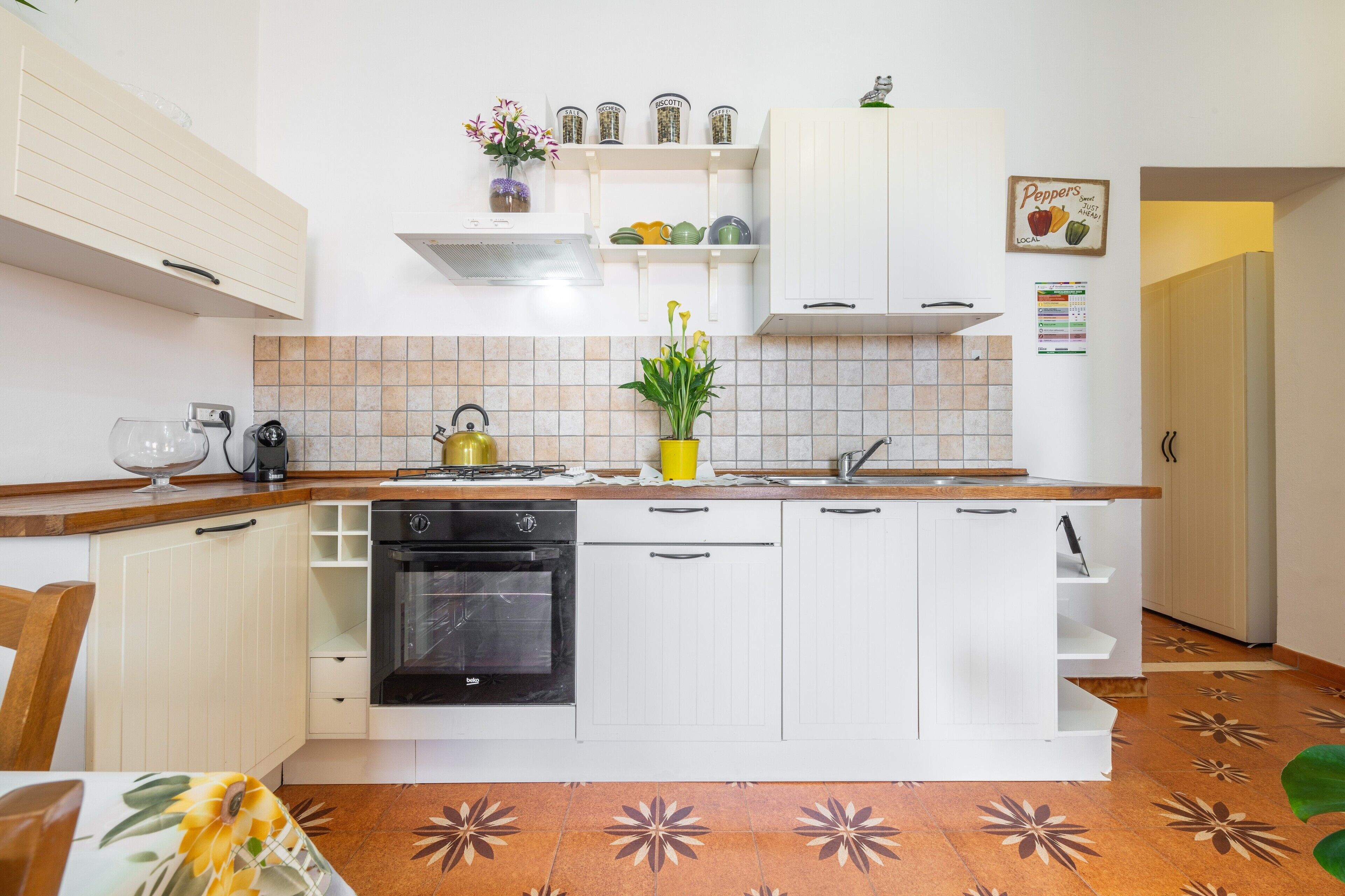 Geladeira, fogão, cooktop, cafeteira/chaleira