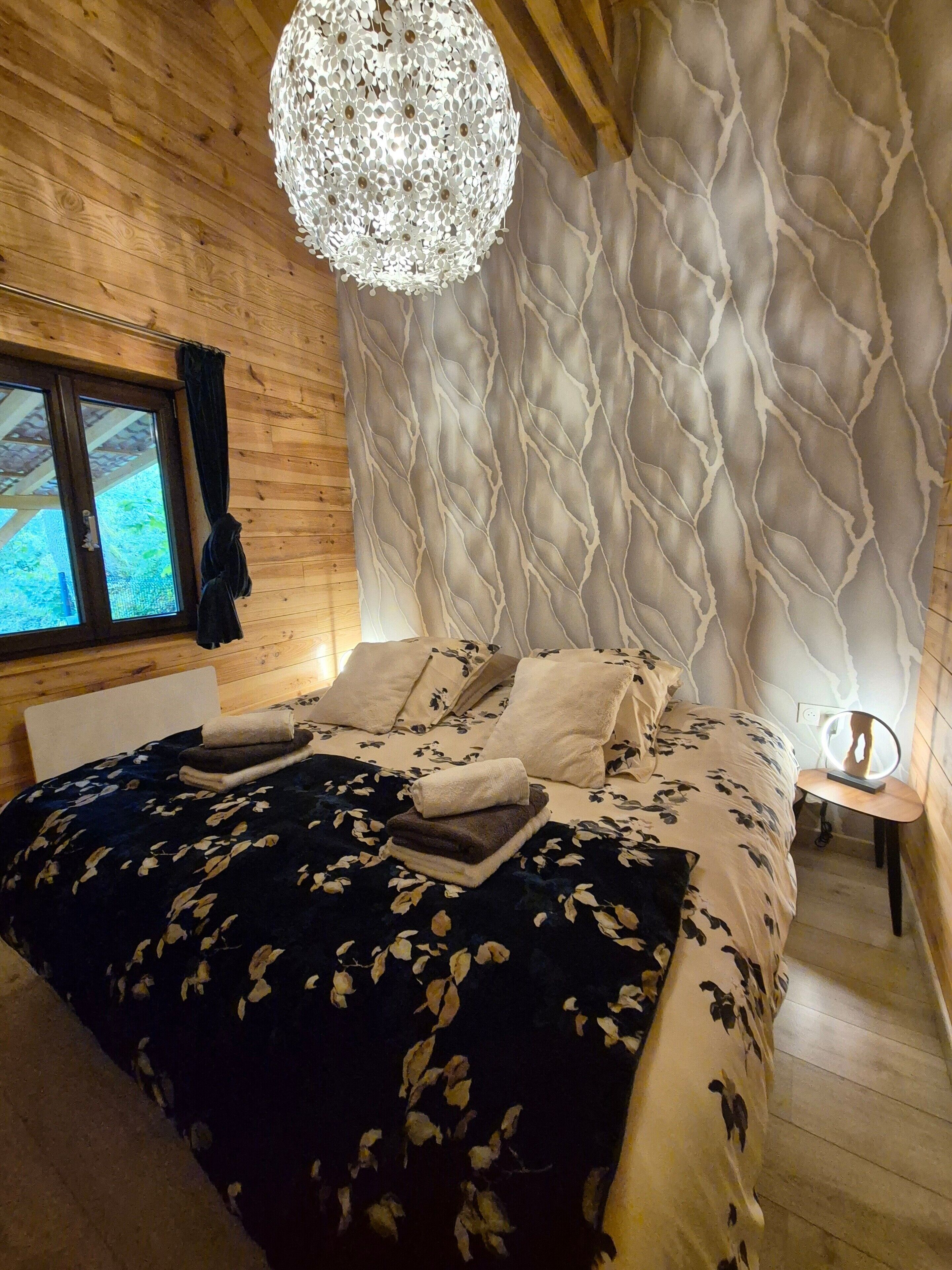 2 slaapkamers, een strijkplank/strijkijzer, gratis wifi, beddengoed