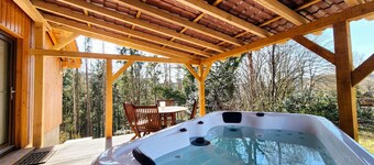 Chalet 'Le Cocon' with Private Terrace and Wi-Fi - Label Valeurs Parc Naturel Régional