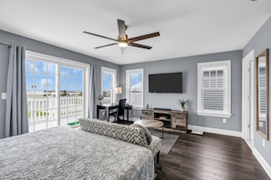 4 quartos, escrivaninha, ferros/tábuas de passar roupa, berço de viagem