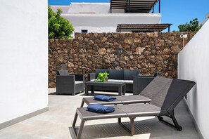 Terrace/patio - Holiday Home 'Neptuno' with Sea Views, Wi-Fi and Air Conditioning (La Santa)