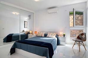 3 slaapkamers, een strijkplank/strijkijzer, gratis wifi, beddengoed