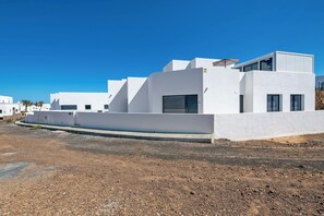 Exterior - Vacation Home 'Titán' with Sea View, Wi-Fi and Air Conditioning (La Santa)
