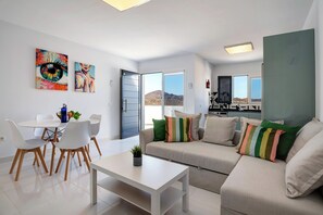 TV - Vacation Home 'Titán' with Sea View, Wi-Fi and Air Conditioning (La Santa)