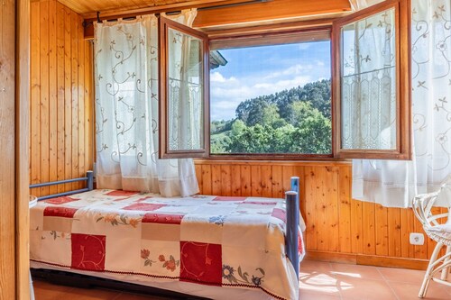 Holiday Home 'Casa Rural La Praderia' with Mountain Views, Private Terrace and Wi-Fi
