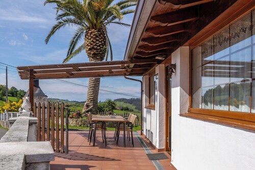 Holiday Home 'Casa Rural La Praderia' with Mountain Views, Private Terrace and Wi-Fi
