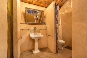 Dusche, kostenlose Toilettenartikel, Haartrockner, Handtücher