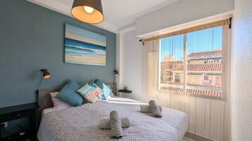 Een strijkplank/strijkijzer, gratis wifi, beddengoed